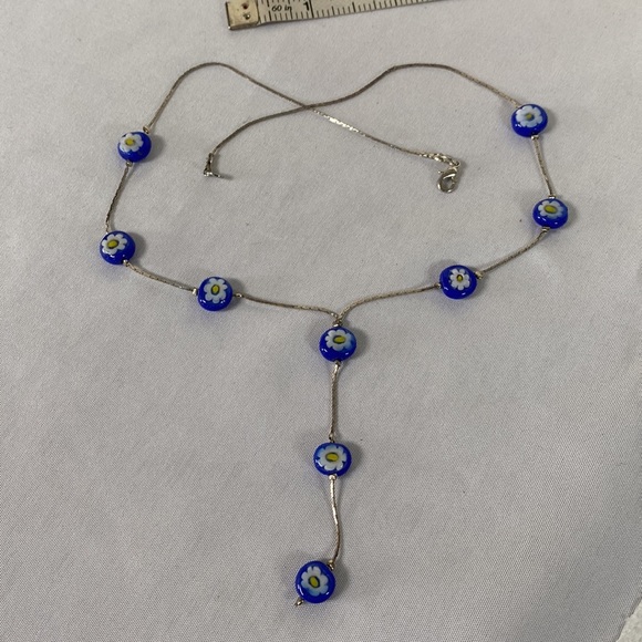 Dainty glass bead silvertone necklace - Picture 4 of 4
